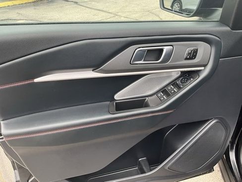 Used 2025 Ford Explorer ST image 14