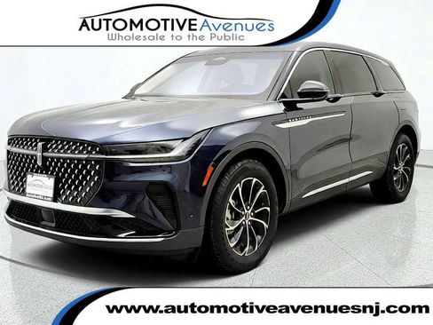 Used 2024 Lincoln Nautilus Premier AWD/4WD image 1