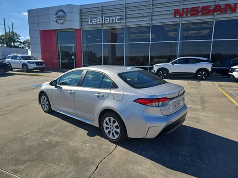Used 2023 Toyota Corolla LE image 4