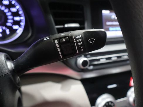 Used 2019 Hyundai Elantra SE FWD image 34