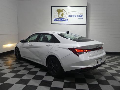 Used 2022 Hyundai Elantra SEL FWD image 10