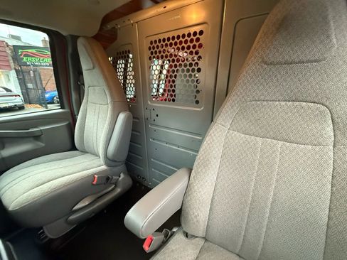 Used 2019 GMC Savana 2500 RWD image 10