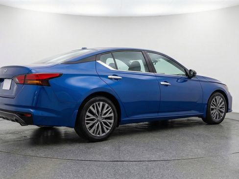 Used 2025 Nissan Altima 2.5 SV FWD image 9