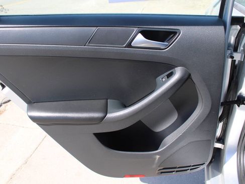 Used 2014 Volkswagen Jetta S image 9