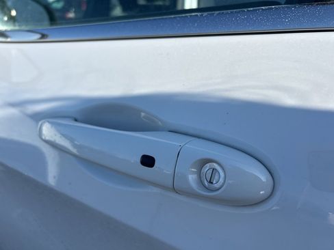 Certified 2019 Jeep Cherokee Latitude Plus w/ Cold Weather Group image 12