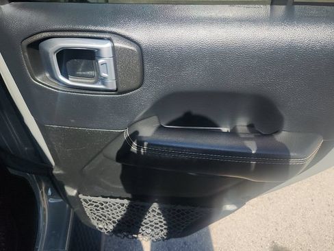 Used 2018 Jeep Wrangler Unlimited Sahara w/ Cold Weather Group AWD/4WD image 29