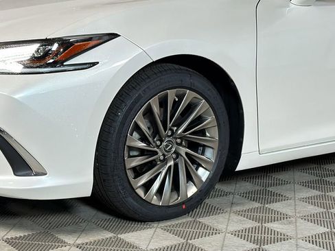 Used 2019 Lexus ES 350 Ultra Luxury w/ Accessory Package 2 FWD image 4