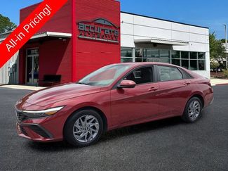 Used 2024 Hyundai Elantra SEL FWD video 1