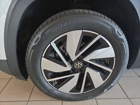 Used 2024 Volkswagen Atlas SEL AWD/4WD image 10