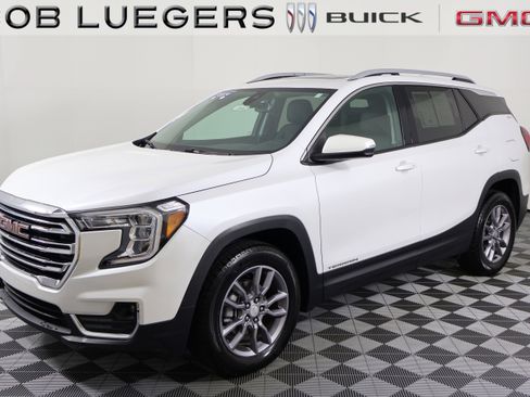 Certified 2024 GMC Terrain SLT w/ LPO, Floor Liner Package AWD/4WD image 4