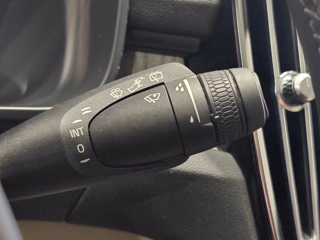 Used 2023 Volvo XC40 B4 Ultimate FWD image 55