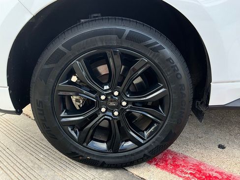 Used 2022 Ford Edge SE w/ Black Appearance Package image 9