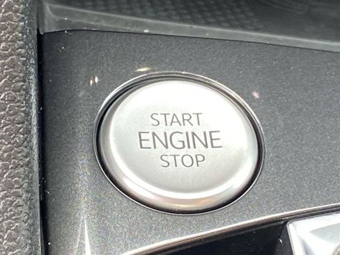 Certified 2024 Volkswagen Tiguan SEL R-Line image 17