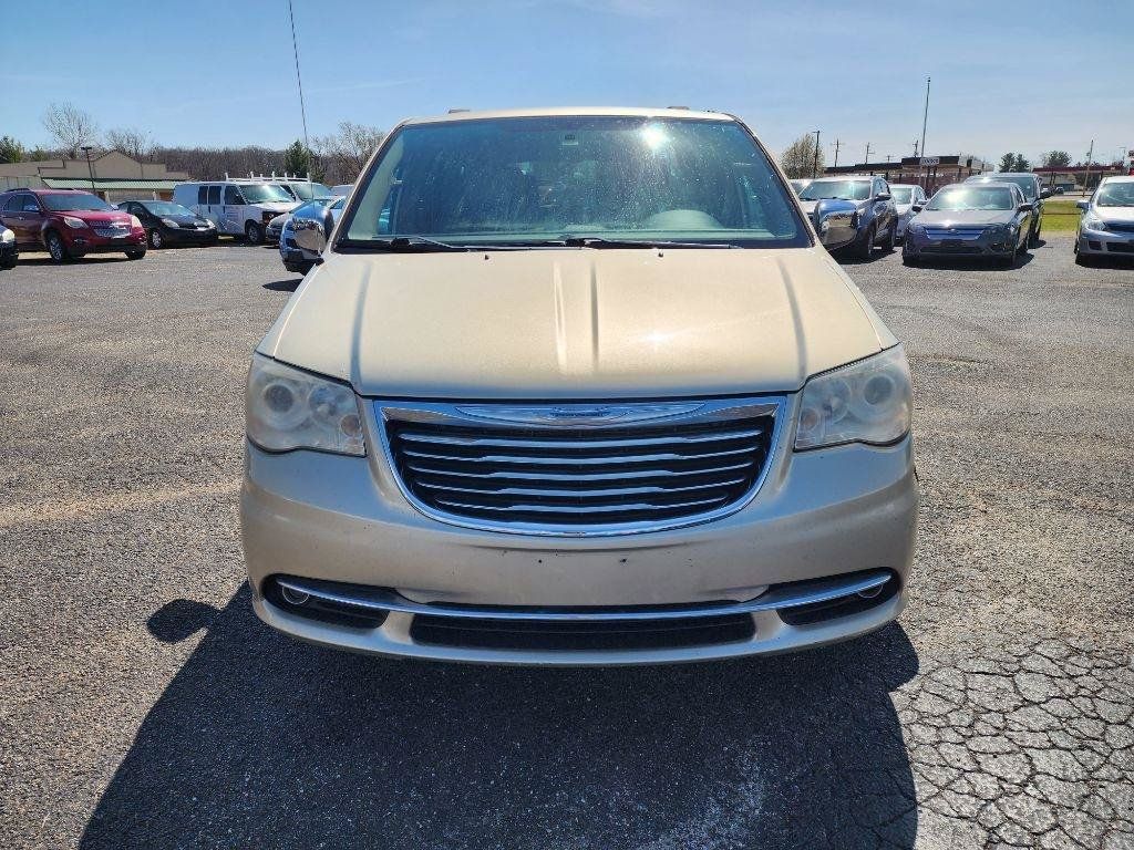 Used 2012 Chrysler Town & Country Limited w/ Luxury Group FWD image 12