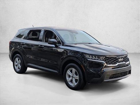 Used 2022 Kia Sorento LX image 3