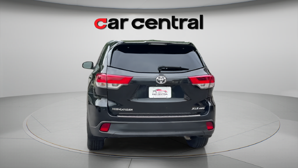 Used 2018 Toyota Highlander XLE AWD/4WD image 4