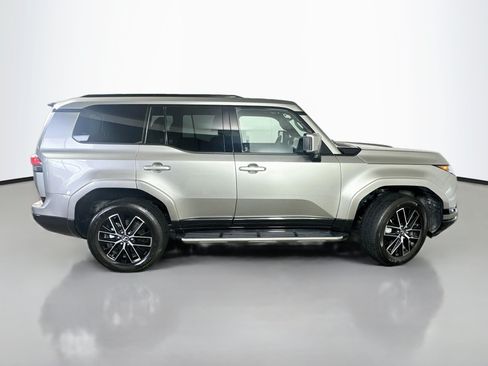 Used 2025 Lexus GX 550 w/ Accessory Package (2T) AWD/4WD image 8