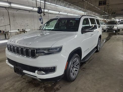 Used 2024 Jeep Wagoneer Series II AWD/4WD image 15