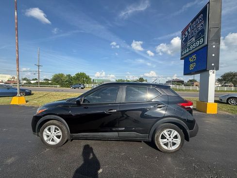 Used 2020 Nissan Kicks S image 7
