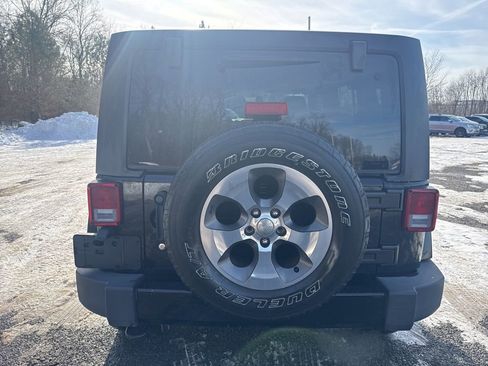 Used 2017 Jeep Wrangler Unlimited Sahara w/ Dual Top Group image 8