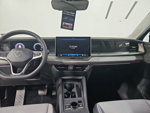 New 2026 Volkswagen Tiguan SE AWD/4WD image 17