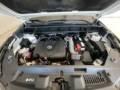 Used 2022 Toyota Highlander XLE AWD/4WD image 27