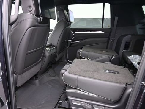 New 2026 Cadillac Escalade ESV Luxury w/ LPO, Radiant Package AWD/4WD image 12