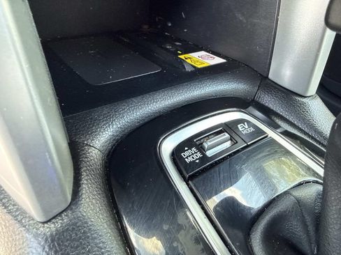 Used 2023 Toyota Corolla Cross AWD Hybrid image 34