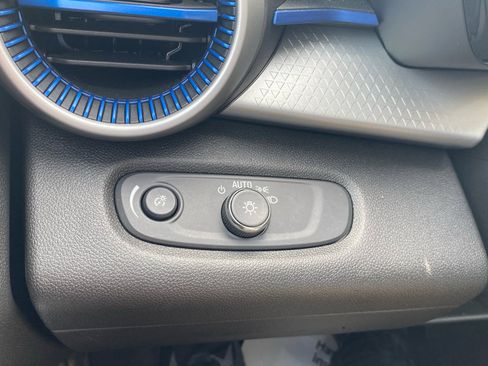 Used 2025 Chevrolet Trax LS image 22