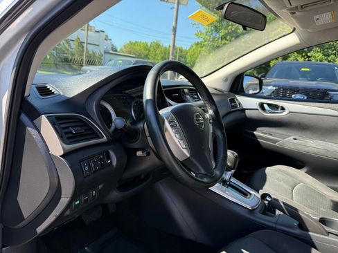 Used 2014 Nissan Sentra SR w/ SR Driver Package FWD image 11