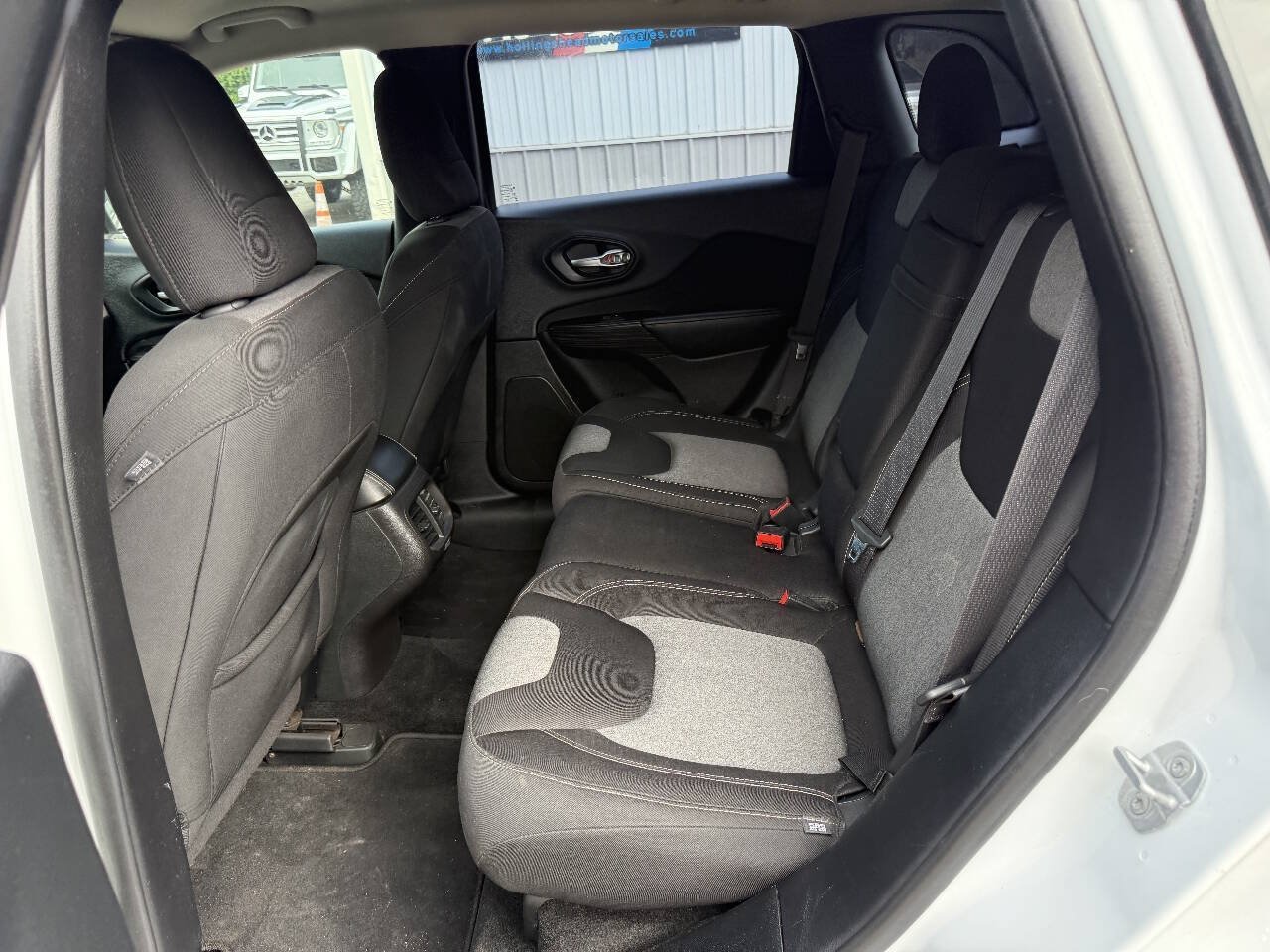 Used 2014 Jeep Cherokee Sport FWD image 9