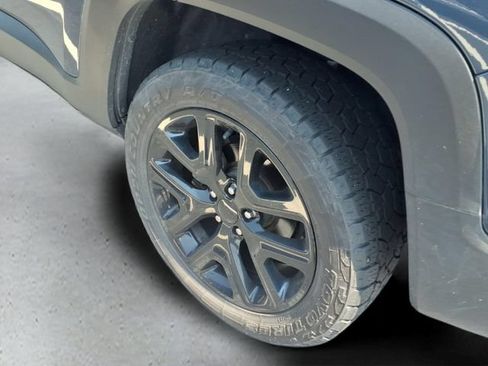 Used 2023 Jeep Renegade Altitude w/ Convenience Group I AWD/4WD image 18