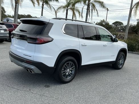 Used 2025 GMC Acadia Elevation image 10