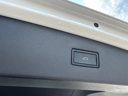 Used 2023 Volkswagen Tiguan SE FWD image 28