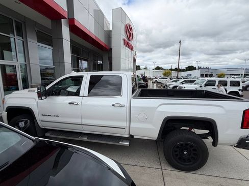 Used 2018 GMC Sierra 2500 Denali AWD/4WD image 3