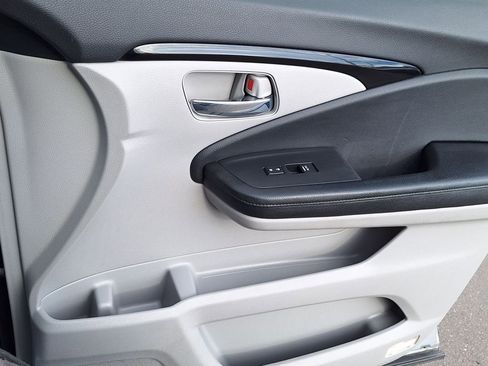 Used 2016 Honda Pilot Elite image 34