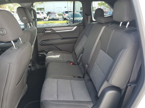 Used 2025 GMC Acadia Elevation image 13