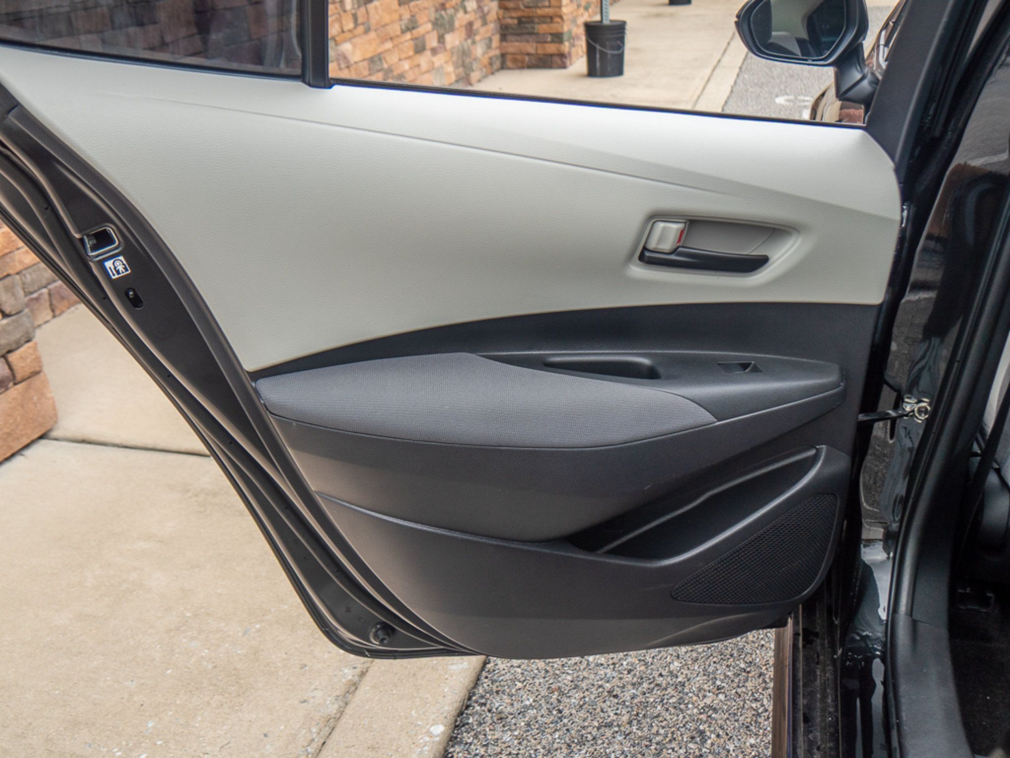 Used 2022 Toyota Corolla LE FWD image 17