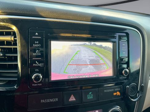 Used 2016 Mitsubishi Outlander SE FWD image 21