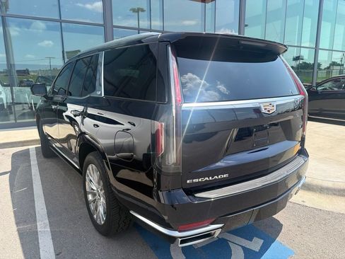 Used 2021 Cadillac Escalade Premium Luxury w/ Driver Assist Tech Package AWD/4WD image 4