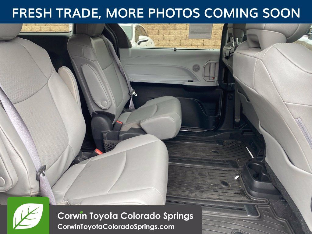 Used 2025 Toyota Sienna XLE w/ XLE Plus Package AWD/4WD image 11