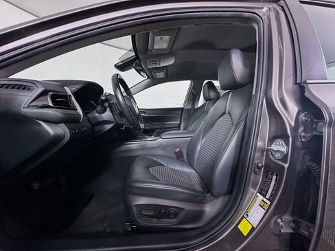 Used 2022 Toyota Camry SE FWD image 13