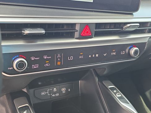 Certified 2024 Kia Sorento S w/ Panoramic Sunroof Package FWD image 26