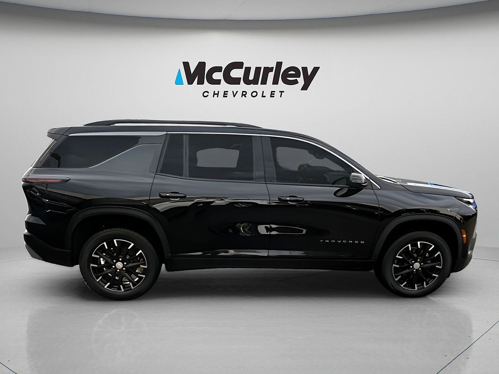 Used 2025 Chevrolet Traverse LT w/ Sun and Wheel Package AWD/4WD image 8