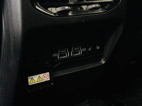 Used 2025 Jeep Grand Cherokee Limited AWD/4WD image 35