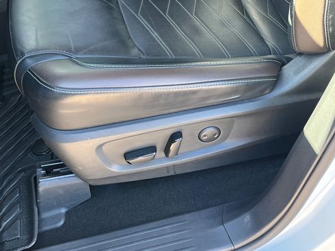 Used 2023 Nissan Pathfinder Platinum image 11