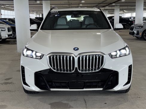 Certified 2025 BMW X5 xDrive50e w/ M Sport Package AWD/4WD image 3