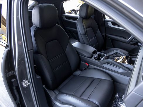 Certified 2026 Porsche Cayenne Coupe AWD/4WD image 58