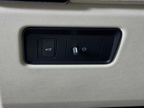 Used 2022 Land Rover Range Rover P525 Westminster Edition image 10