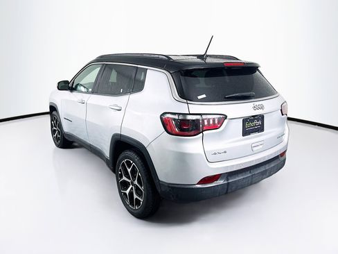 Used 2025 Jeep Compass Limited image 5